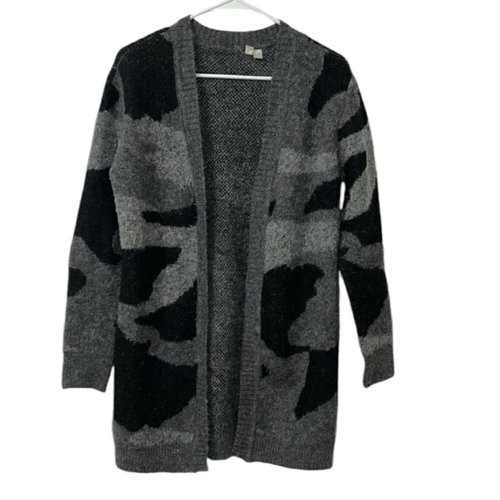 Anthropologie Camo Gray & Black Open Front
Oversized Cardigan (Size XS)